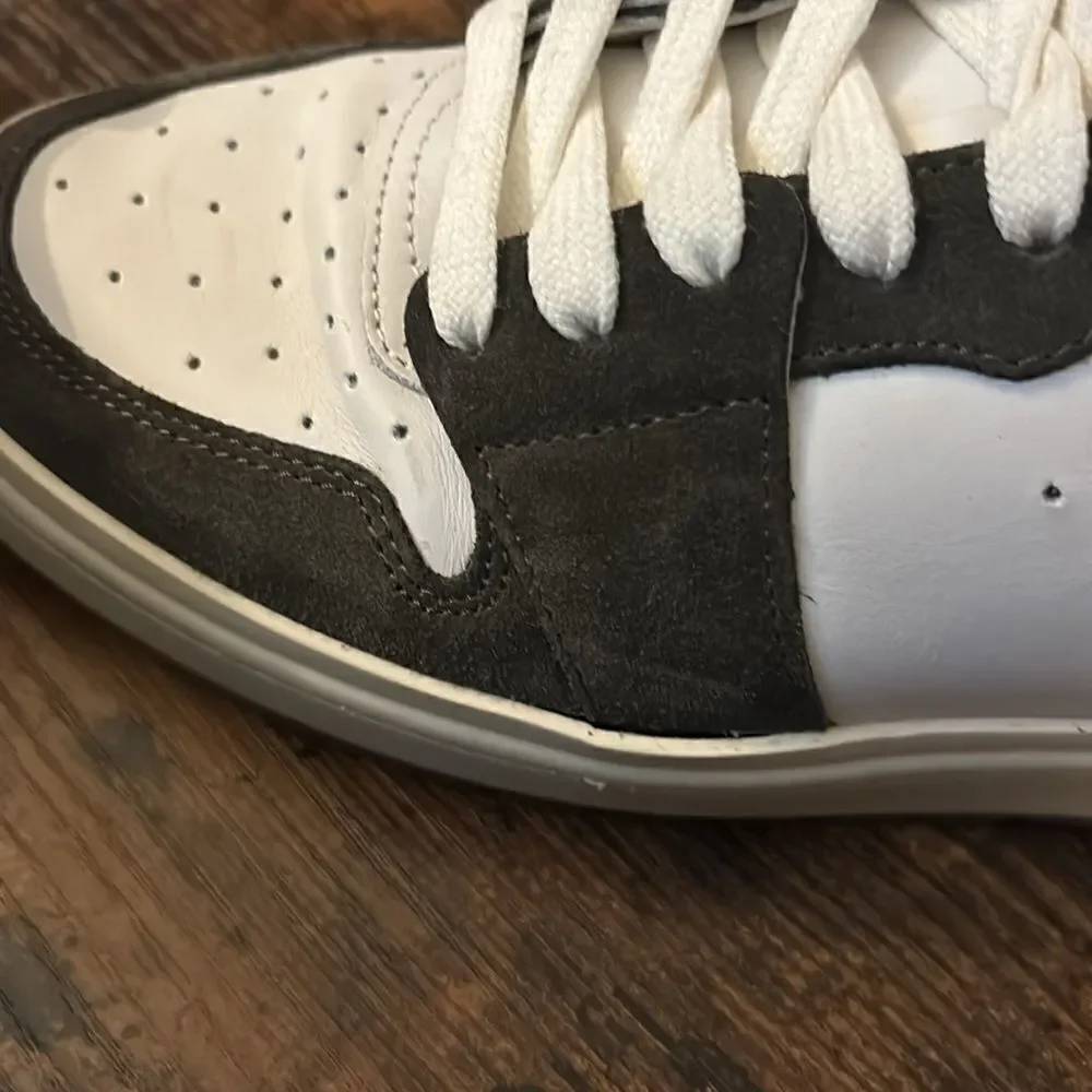Closed  Sneaker Low Top in Olive Suede / White Size 36